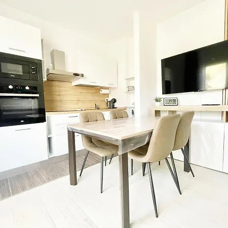 Appartamento Pgs Immobiliare - Residenza Liuba Moderno Bilocale Con Terrazza E Parcheggio La Maddalena